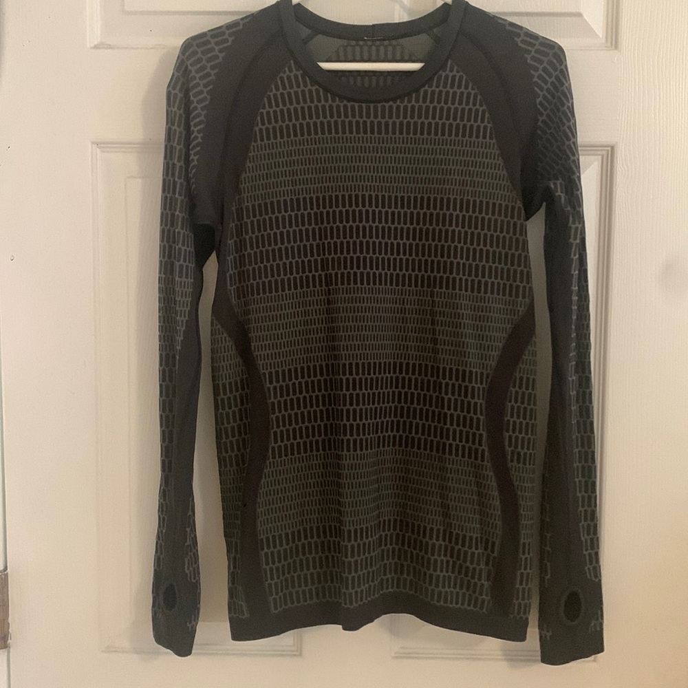 Lululemon stretch long sleeve shirt with thumb holes!